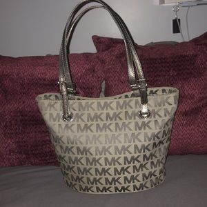 EUC Michael Kors Jacquard shoulder tote gray